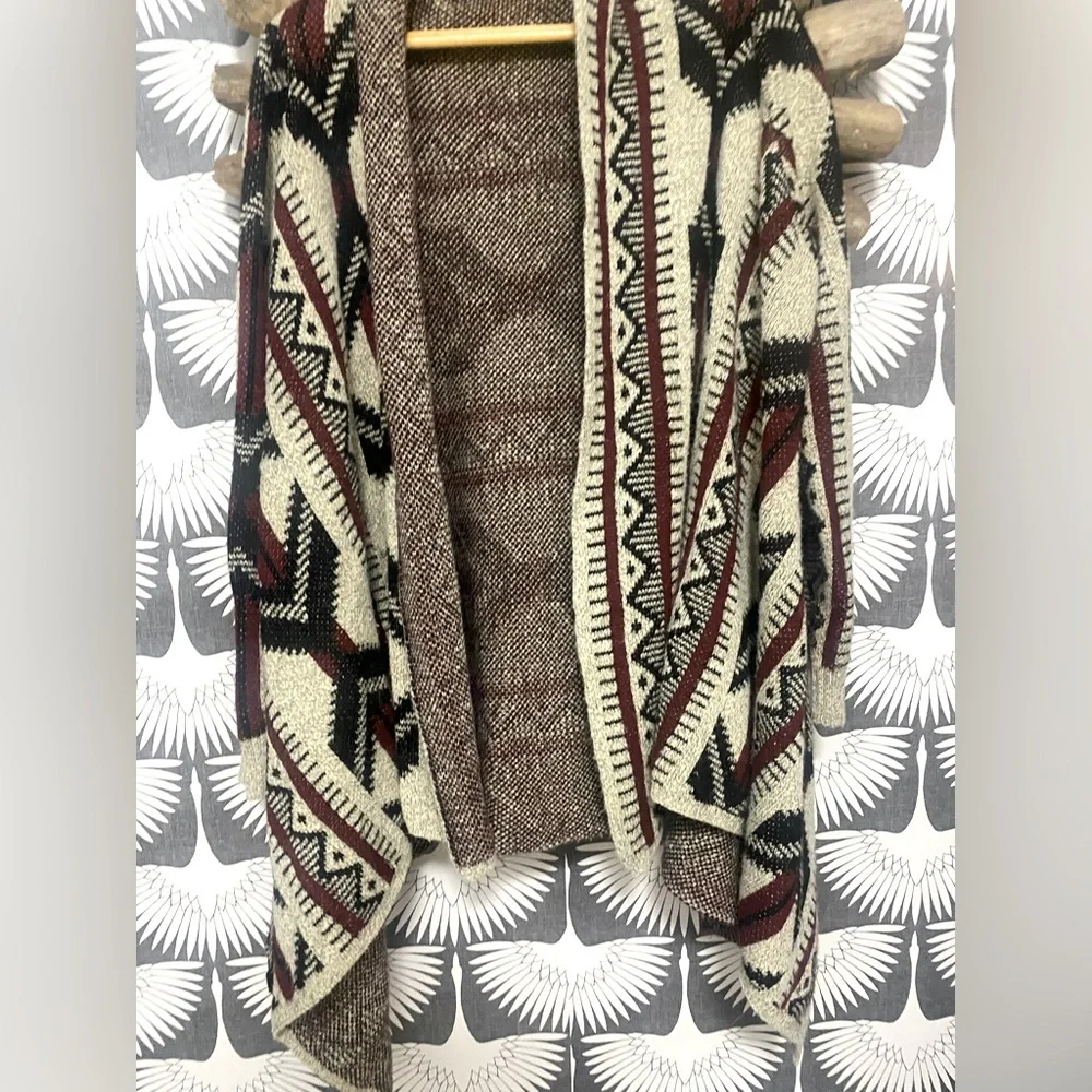 Aztec style sweater - Picture 6 of 7
